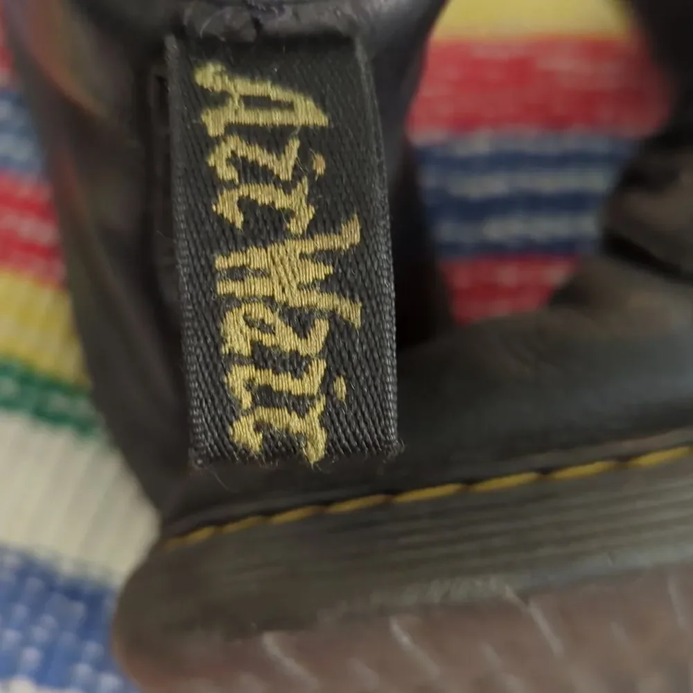 Dr. Martens black leather boots youth‎ size 2